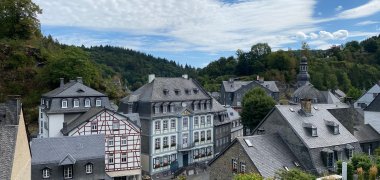 Das Bild zeigt Fachwerkhäuser der Stadt Monschau