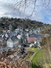 Monschau Das Bild zeigt die Stadt Monschau aus der Vogelperspektive
