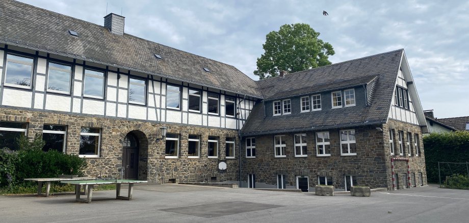 Das Bild zeigt das Gebäude der Grundschule Mützenich