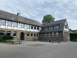 Das Bild zeigt das Gebäude der Grundschule von Mützenich