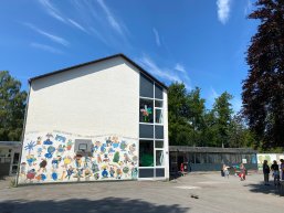 Das Bild zeigt das Gebäude der Grundschule von Mützenich
