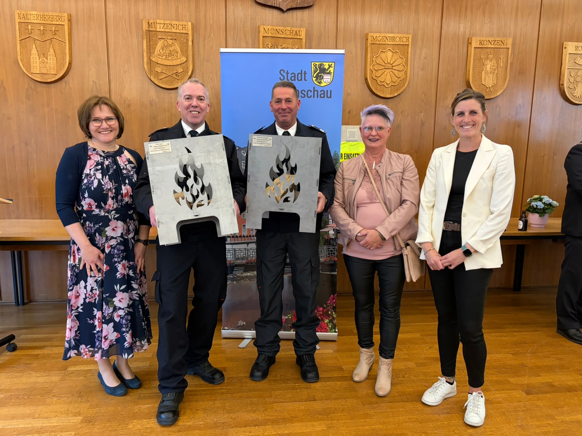 Bild der verabschiedeten Personen der freiwilligen Feuerwehr